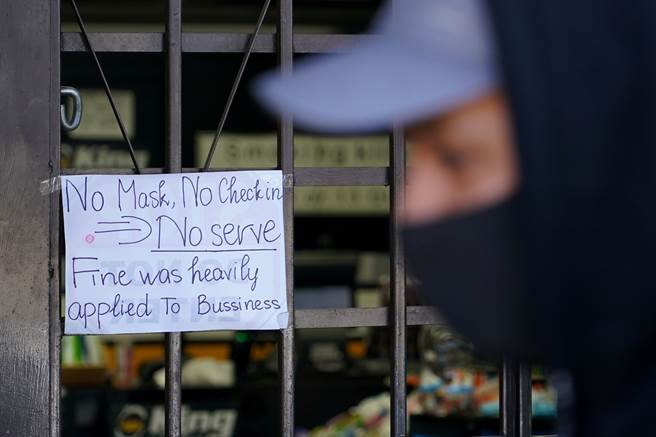 根据雪梨的封城规定，除了必要因素必须外出，民眾得待在家中防疫。(图/路透社) 