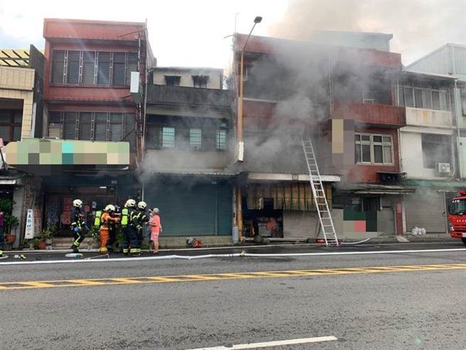桃园大溪早餐店面传火警3人获救呛伤送医。(翻摄照片／吕筱蝉桃园传真)