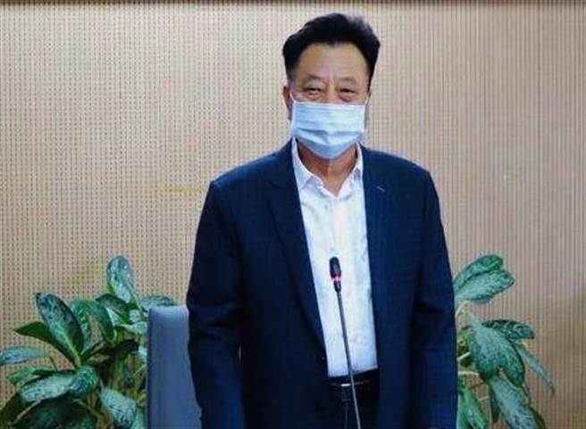 金门地区疫苗剩余量仅约830瓶，远远不符实际需求，县议长洪允典以人命关天，建议县府做好自购疫苗的准备和努力。（金门县议会提供）