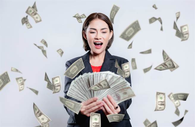 生肖属虎、龙、羊的人从8月下旬起受到财神眷顾，可望赚大钱。（图／Shutterstock）