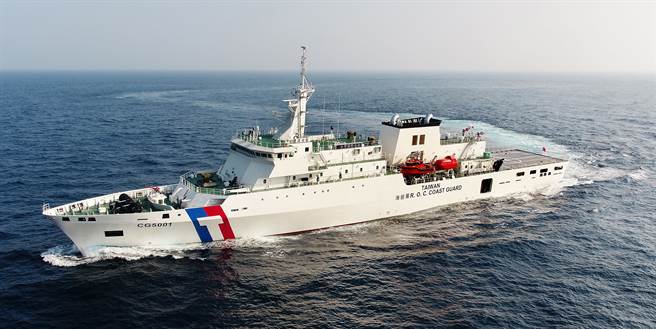 海巡署4000吨级「嘉义舰」昨抵达花莲港，今天上午疑与美国海岸巡防队舰艇在花莲外海实施联合操演，海巡署舰队分署第六海巡队则是低调证实，不过细节仍待海巡署近日对外说明。（民眾提供／罗亦晽花莲传真）