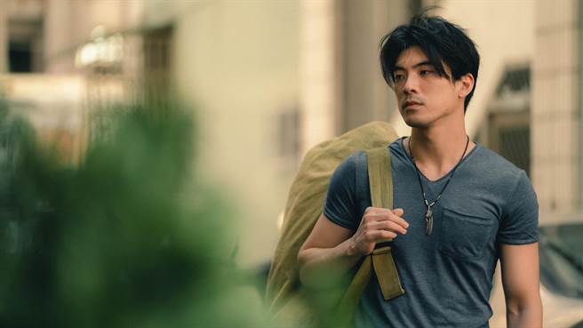 林哲熹合作导演何蔚庭新片《青春弒恋》，笑称导演像「理工男」。（电影《青春弒恋》提供）