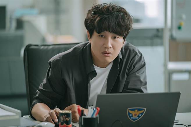 车太铉在《警察课程》饰演警察大学教授。（myVideo提供）