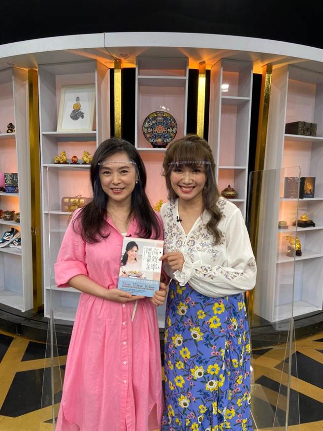 張鳳書上《大尋寶家》介紹新書。（JET提供）