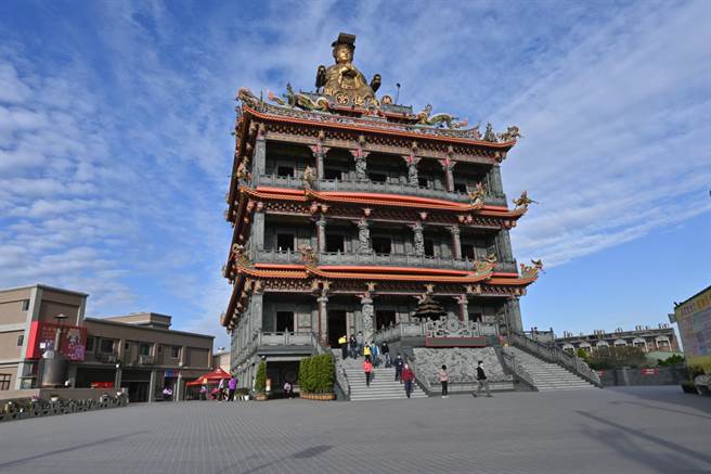 桃园龙德宫10日首次推出线上报名法船祈安疏文系统，填写相关资料后，再由庙方代禀祈安事项以及代订供品，以减少普渡期间民眾在庙内的聚集。（龙德宫提供／萧灵玺桃园传真）