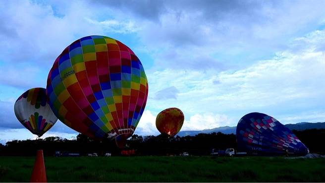 台东热气球传着火意外。（民眾提供／蔡旻妤台东传真）