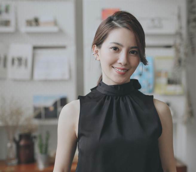 周刊爆料，「最美博士」遭控偷吃医师人夫，许蓝方委托律师发出5点声明后，剧情大逆转，让一堆PTT网友看傻眼。(图/截自许蓝方脸书)