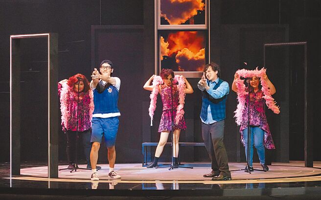 果陀劇場作品《生命中最美好的5分鐘》日前在線上直播劇院現場演出內容，同時採付費機制。（果陀劇場提供）