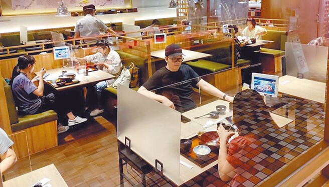 本土新增个案好几天都卡在个位数，民眾好奇，是否要等真正「+0」那天到来，才能进一步放宽限制。（本报资料照片）