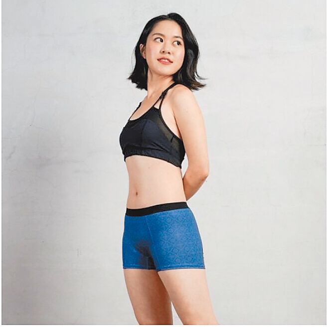 印花乐联名运动月亮裤，玻璃海棠，1780元。（摘自月亮裤官网）