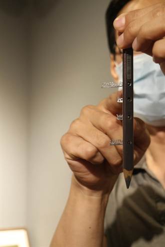 鉛筆芯雕刻達人李健竹 世界紀錄作品在雲林北港工藝坊展出