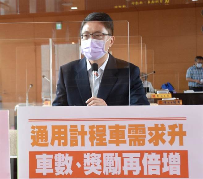 市议员林德宇说，捷运是未来台中公共运输建设的重点，机场捷运橘线的可行研究报告已送中央就要儘速争取核定。（陈世宗摄），