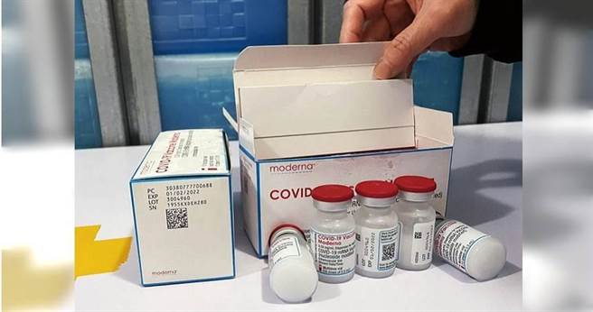 食药署抽检8月8日抵台的莫德纳（图／食药署提供）
