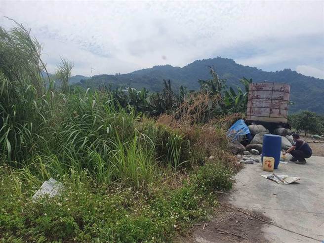 为种菜或养鸡起争执，狠男11刀杀死好友后遭判重刑并赔560万。(中时资料库)