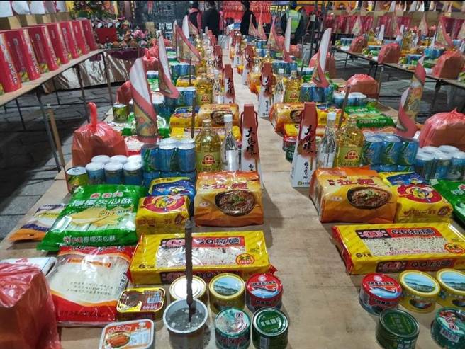 台中市府民政局呼吁，中元普度落实防疫，减香减金诚心不打折。（台中市府提供／卢金足台中传真）