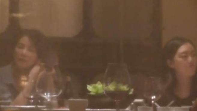 李嫣全程幾乎不搭理媽媽。(圖/翻攝自微博)