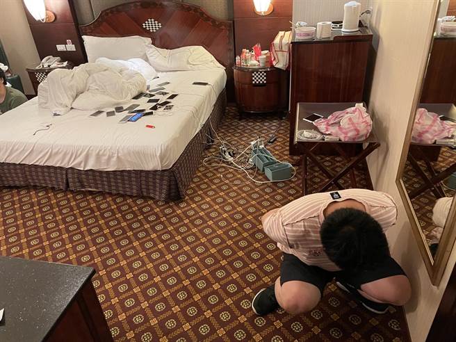 警方查获利用外送平台盗刷的犯罪集团主嫌吴姓男子。（警方提供）