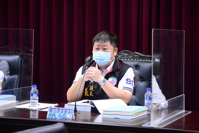 议长张峻重申，议会并未反对矿石税，而是要求徵收「合法矿石税」，不是有司法争议的案件还直接送进大会，由议员「背书」。（王志伟摄）