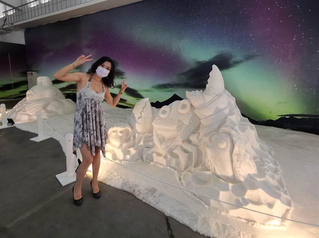 一见双雕艺术季登场，海洋动物可爱俏皮。(刘秀芬摄)