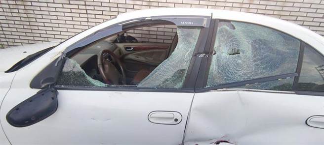 爱车停放车格遭撞玻璃全毁警抽丝剥茧找出肇事者。(翻摄照片／吕筱蝉桃园传真)