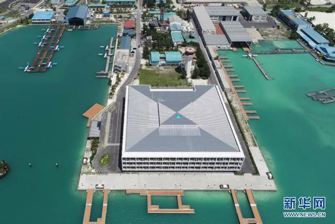 中国企业承建的马尔地夫国际机场水上飞机航厦交付使用。（新华社）