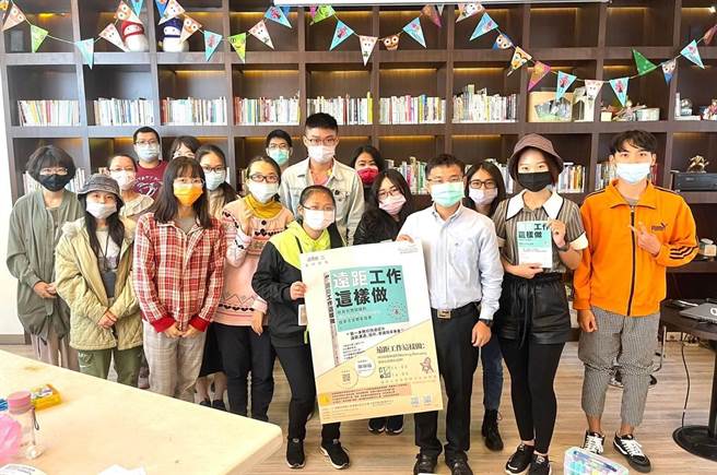 劳动力发展署中彰投分署建议社会新鲜人，展现自己的学习热忱，以及对工作积极负责的态度，有利于争取到更多的工作机会。（劳动力发展署中彰投分署提供／卢金足台中传真）