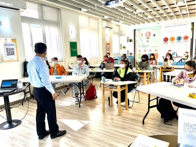 依教育部大专校院学生及毕业生人数分析报告统计，今年有近28万大专校院毕业生预计投入就业市场。（劳动力发展署中彰投分署提供／卢金足台中传真）