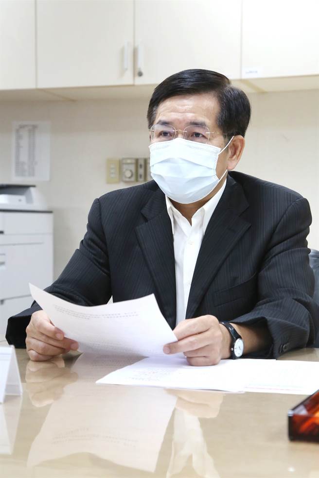 教育部長潘文忠說，將優先讓1.3萬個學位生及華語受獎生優先入境。（教育部提供／林志成台北傳真）