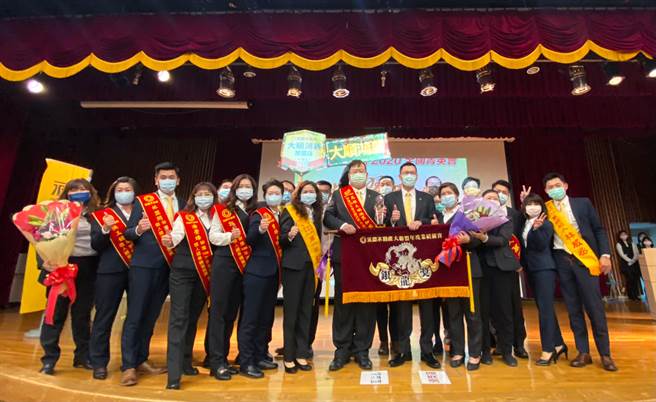 永庆不动产高雄大顺鸿丽加盟店不畏疫情衝击，藉由实境找房服务搭配深度联卖依旧维持好成绩。(图/永庆房产集团提供[三级警戒前拍摄])