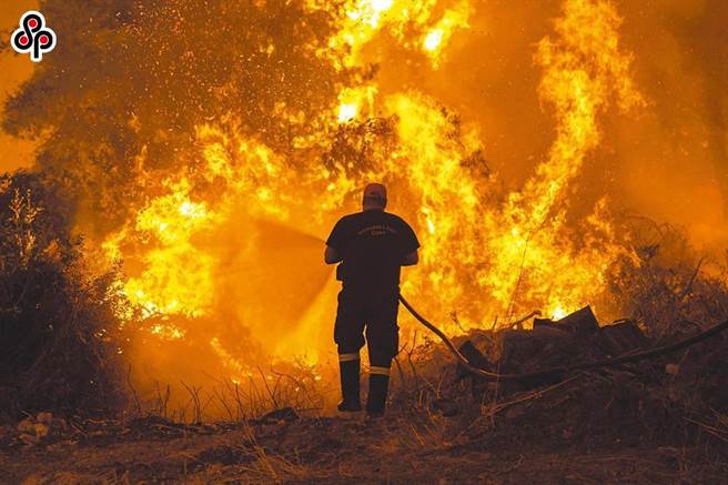 我气候科研小组基于IPCC AR6的报告，进一步发表「台湾气候变迁评析更新报告」，显示地表将持续增温至少到本世纪中，全球暖化幅度在21世纪内将超过1.5℃或2.0℃，未来推估台湾在本世纪中夏季长度从目前约130天增长为155至210天，最坏情境模拟下台湾的冬天恐将不復存在。 （本报系资料照）