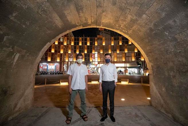 东门城广场15日晚间将变身光雕环形剧场，其中6层楼的米粉架竹风屏幕格外吸睛。（新竹市府提供／邱立雅竹市传真）