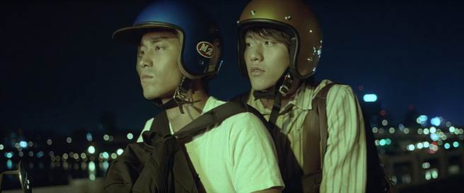 张孝全（左）、张睿家主演的青春同志片经典《盛夏光年》将重返大银幕。（前景娱乐）