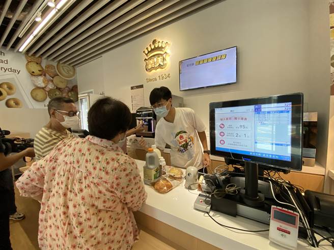 桃园第15家庇护工场位处桃园区民生路，在今年4月底落成的劳工教育大楼1楼，本周开始试营运，晋用12位庇护生。（蔡依珍摄）