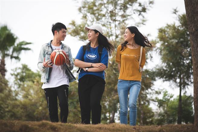 金大欢迎青年学子入学，实现人生美好理想。（金大提供）