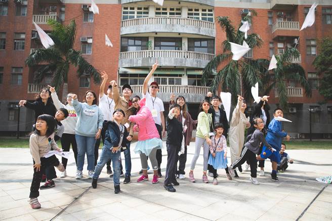 金大现有4个学院、17个学系、14个研究所，教师都具有博士学位，提供学生多元课程、新颖设备、社团活动、交换学习、业界实习和职涯辅导等规划。（金大提供）