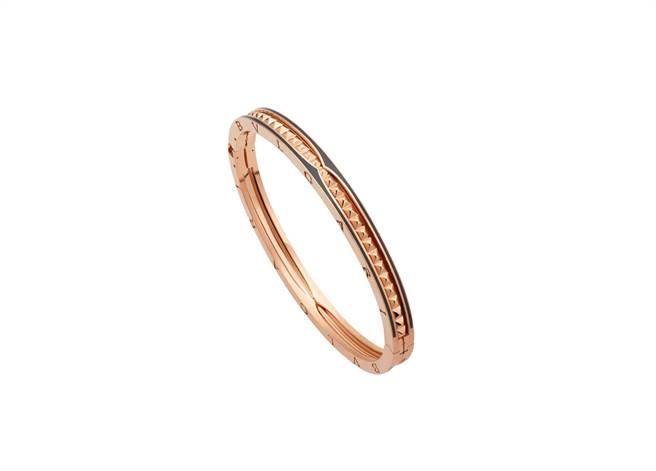 BVLGARI B.zero1 Rock系列玫瑰金陶瓷手环，26万元。（BVLGARI提供）