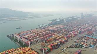 全球最大貨櫃輪長榮「長汎輪」 首航深圳鹽田港