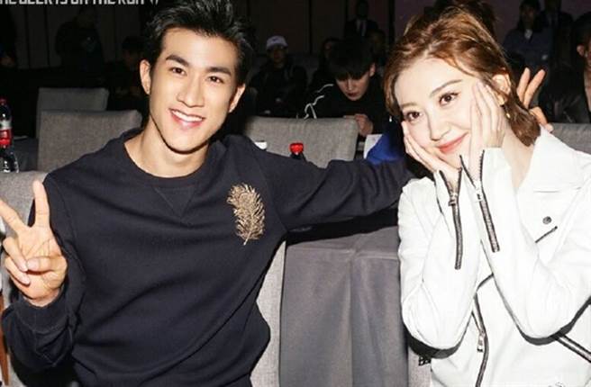 景甜和李治廷2017年合作都会爱情剧《极客江湖》，最后没播出。(图／翻摄自微博)