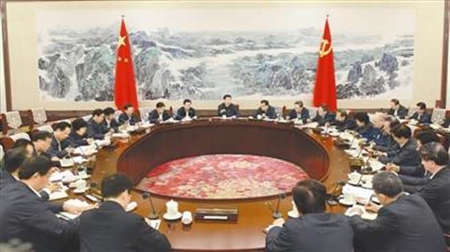 北戴河休假後，中共高層究竟開什麼會？圖為2016年12月26日至27日，中共中央政治局召開民主生活會，中共中央總書記習近平主持會議並發表重要講話。（新華社）
