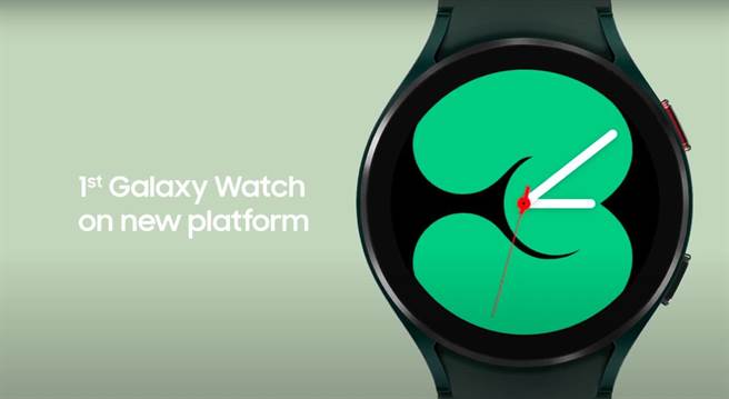三星全新的Galaxy Watch4 Classic及Galaxy Watch4智慧手表，与Google打造了全新的作业平台，结合三星及Google的优势，只要轻触智慧手表，即可享有三星独特的APP。（翻摄直播画面）
