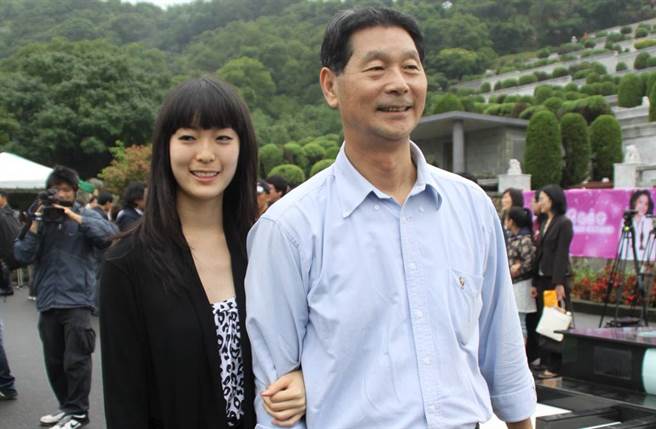 鄧永佳和爸爸鄧永富。(圖／本報系資料照)