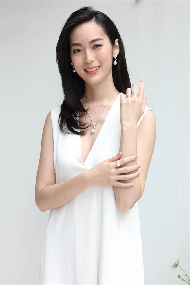 鄧永佳氣質出眾。（圖／SHEE'S珠寶提供）