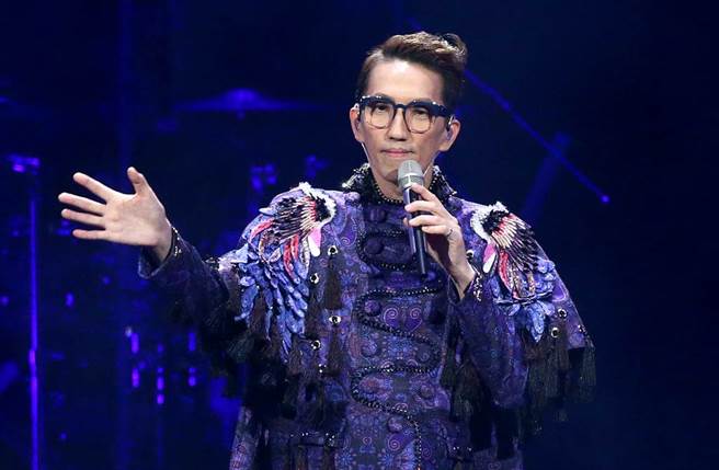 林志炫參加陸綜不慎從2公尺高舞台墜落。（圖／中時資料照）