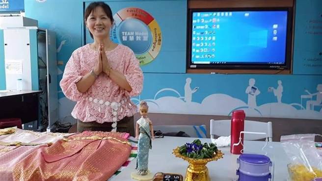 李拉雀薇擔任文化推廣大使到北新國小推廣泰國文化。（新北市教育局提供）