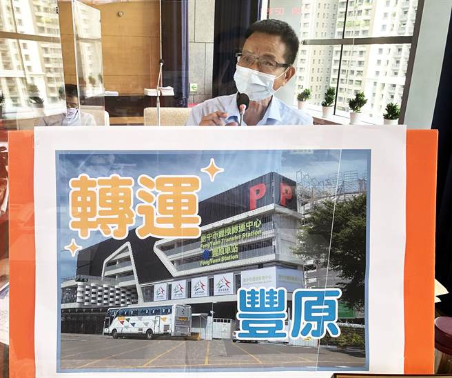 市議員陳清龍為民請命說，市府應加速葫蘆墩圳掀蓋二期推動，為豐原市區帶來新的風貌並帶動人潮擴大商業經濟效益，讓豐原真正的「轉運」。（陳世宗攝）