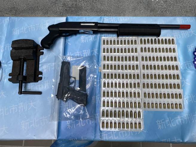 30岁林姓男子涉嫌以模型枪店作为掩护，暗中却从事改造枪弹兵工厂。（翻摄）