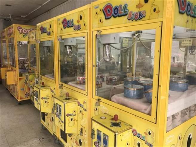 小情侣夹娃娃店内嘿咻，2男散布活春宫影片下场惨。（非事发示意图／中时资料照）