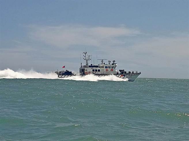 海巡署新造第6艘100噸級巡防艇10073艇今天進駐料羅港，執行海域執法、救生救難與國境防疫任務。（金門海巡隊提供）