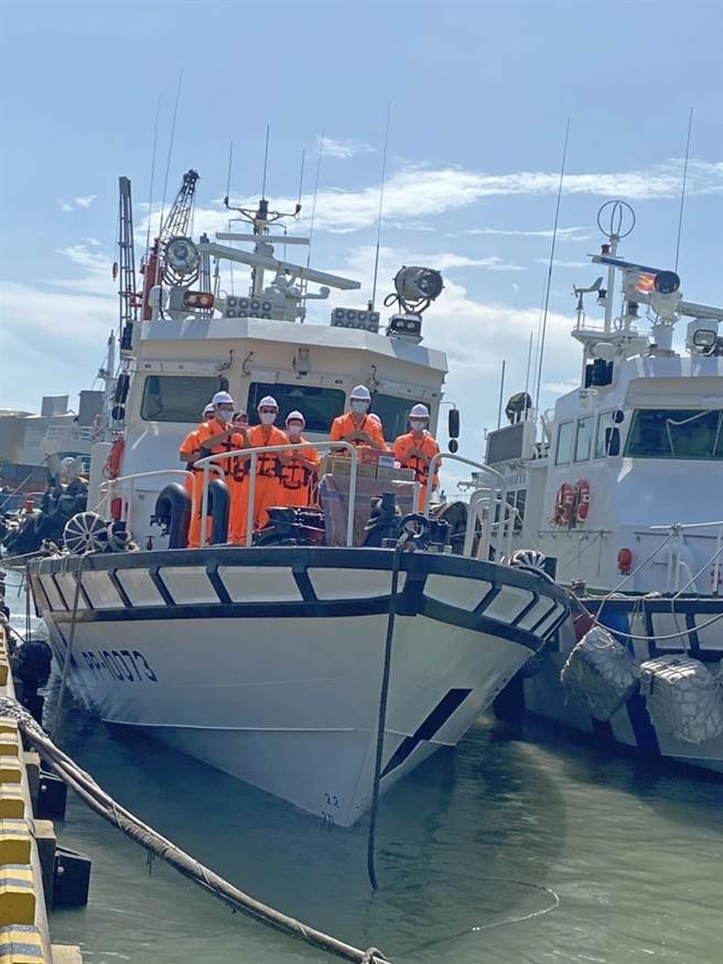 新艇由艇長呂浩名分隊長帶隊航抵金門料羅港。（金門海巡隊提供）