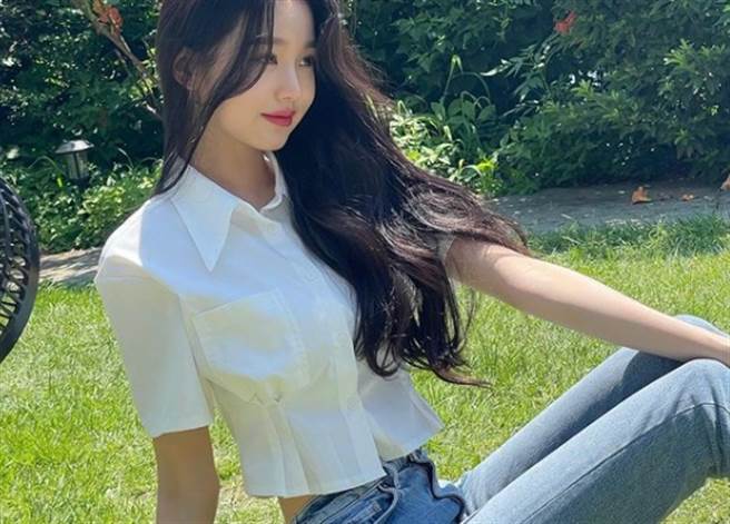 张员瑛拥有九头身逆天身材。(图/翻摄自张员瑛IG)